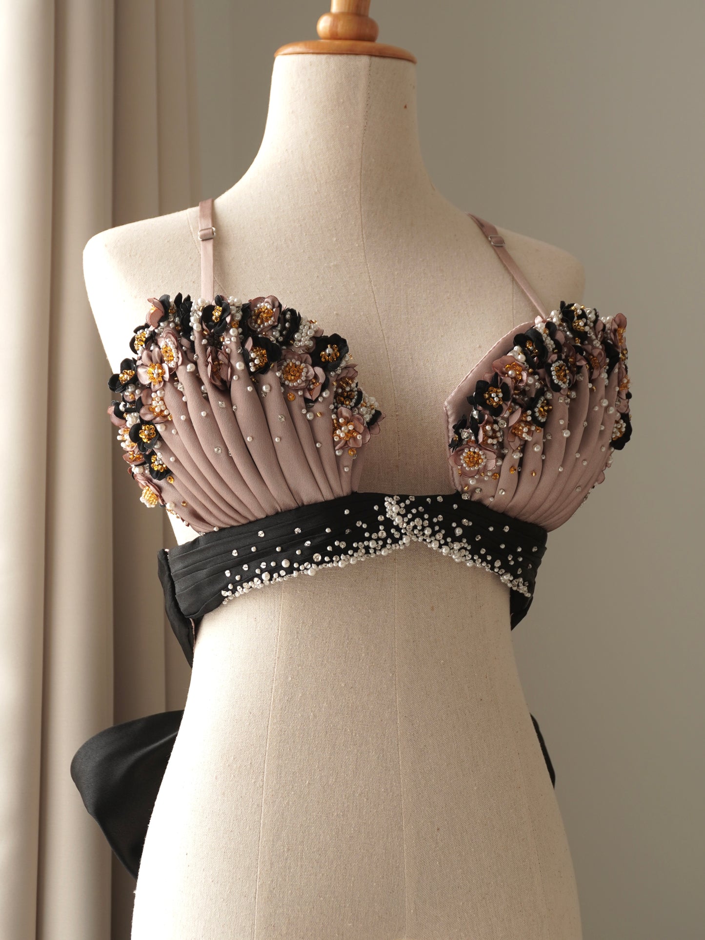 "Les Fleurs de Vénu" Flower of Venus Shell Cup Bra