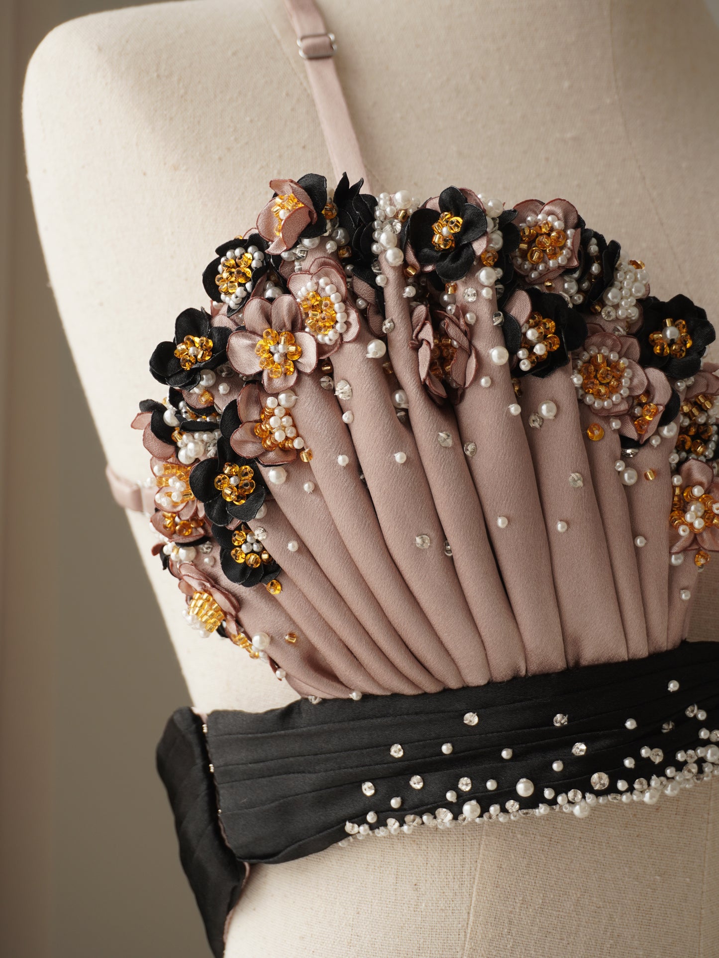 "Les Fleurs de Vénu" Flower of Venus Shell Cup Bra